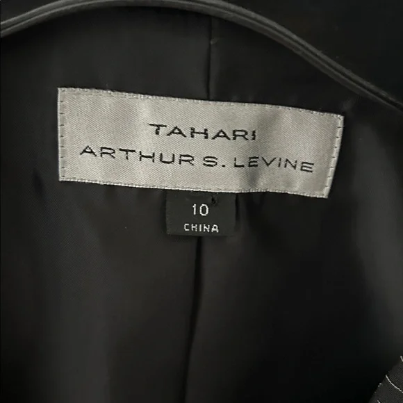 Tahari Black and White Pinstripe Two Piece Suite NEW WITH TAGS, Smoke Free Home - Picture 9 of 12